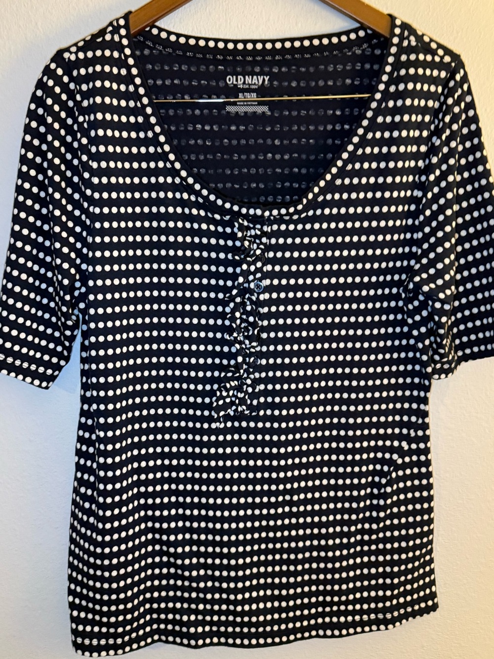 Old Navy Black & White Polka Dot Scoop Neck Short Sleeve Top